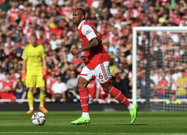Arsenal's Gabriel Magalhaes Faces Off Against Tottenham in the 2022-23 Premier League Battle