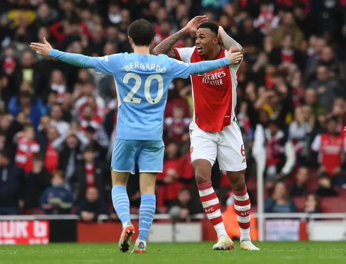 Framed Print : Arsenal's Gabriel Magalhaes Prepares for Showdown Against Manchester City
