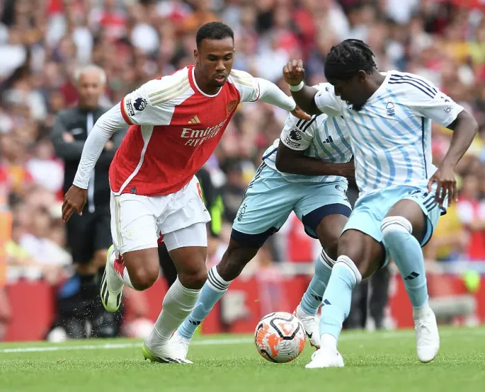 Framed Print : Arsenal's Gabriel Magalhès in Action Against Nottingham Forest (2023-24 Premier League)