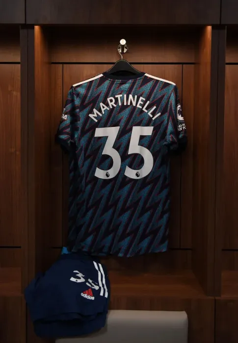 Framed Print : Arsenal's Gabriel Martinelli: Brentford Pre-Match Changing Room Framed Print : Arsenal's Gabriel Martinelli: Brentford Pre-Match Changing Room