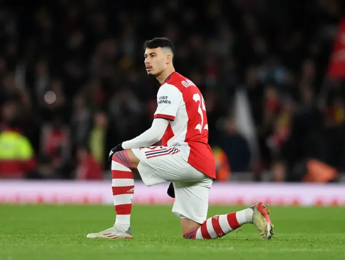 Framed Print : Arsenal's Gabriel Martinelli Kneels Before Carabao Cup Semi-Final Second Leg vs Liverpool Framed Print : Arsenal's Gabriel Martinelli Kneels Before Carabao Cup Semi-Final Second Leg vs Liverpool