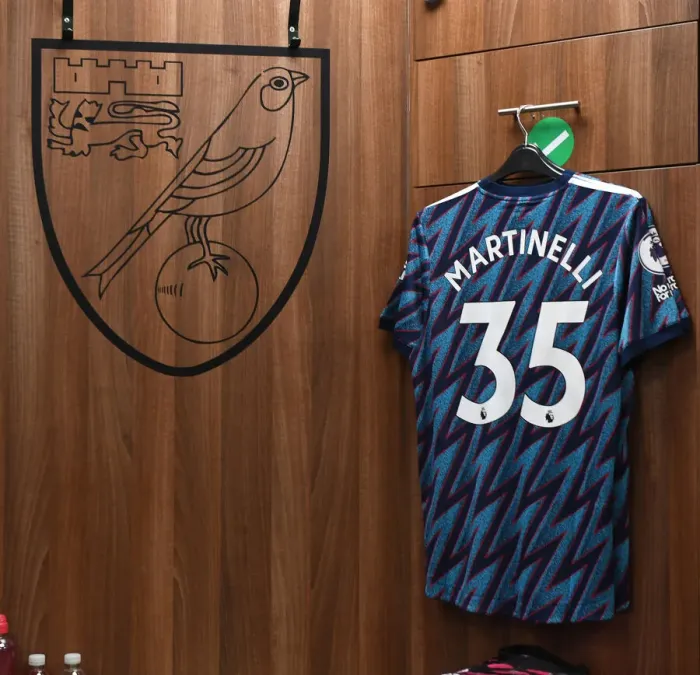 Framed Print : Arsenal's Gabriel Martinelli Prepares for Norwich City Clash (Premier League 2021-22) Framed Print : Arsenal's Gabriel Martinelli Prepares for Norwich City Clash (Premier League 2021-22)