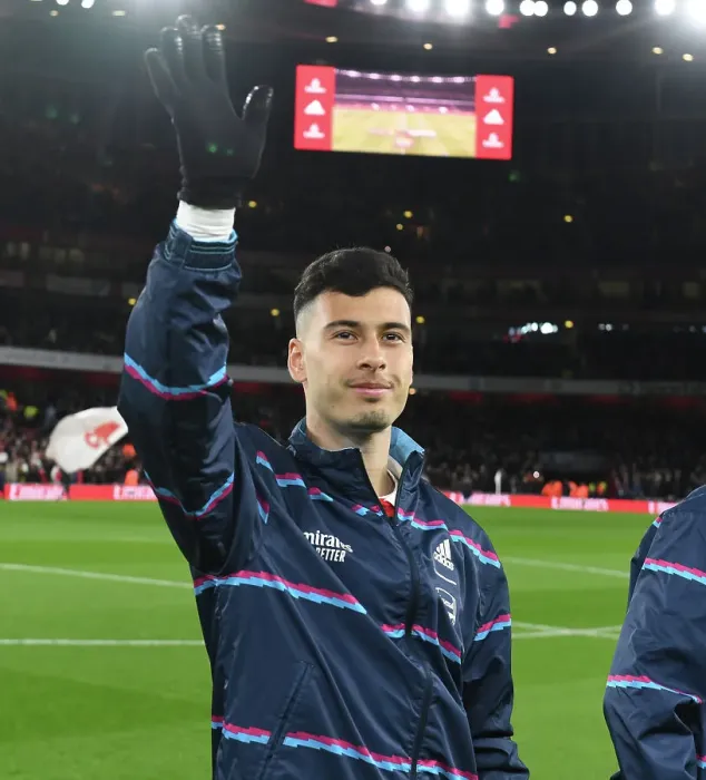 Framed Print : Arsenal's Gabriel Martinelli Ready for Arsenal v Everton Clash in Premier League (2022-23) Framed Print : Arsenal's Gabriel Martinelli Ready for Arsenal v Everton Clash in Premier League (2022-23)