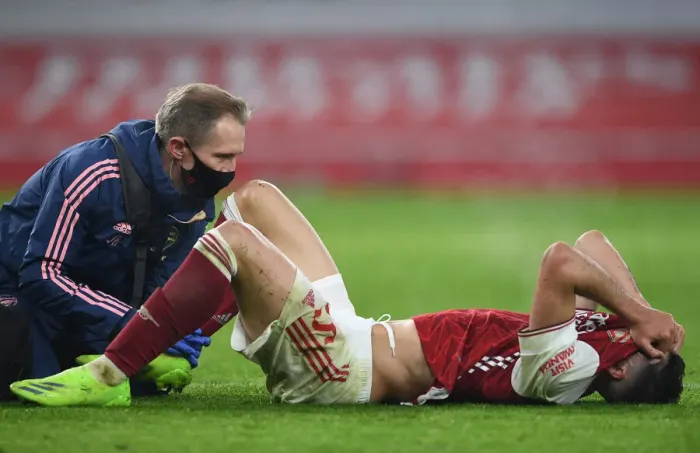 Framed Print : Arsenal's Gabriel Martinelli Suffers Injury in Empty Emirates Stadium During Carabao Cup Quarterfinals vs Manchester City