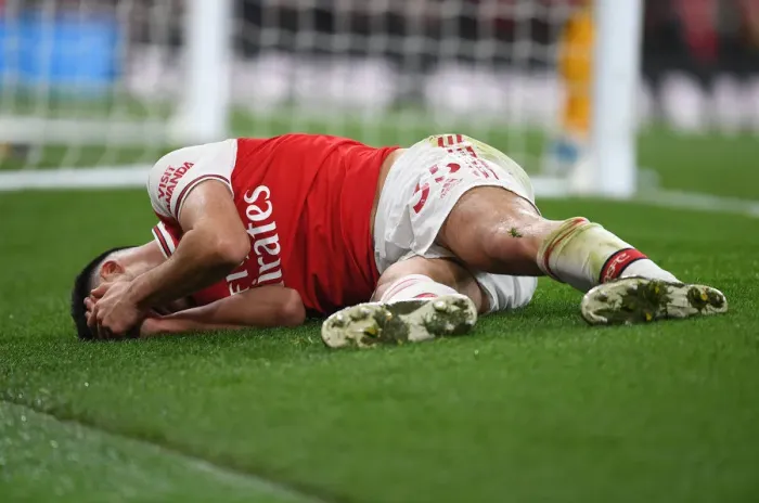 Framed Print : Arsenal's Gabriel Martinelli Suffers Injury Against Sheffield United in Premier League Clash Framed Print : Arsenal's Gabriel Martinelli Suffers Injury Against Sheffield United in Premier League Clash