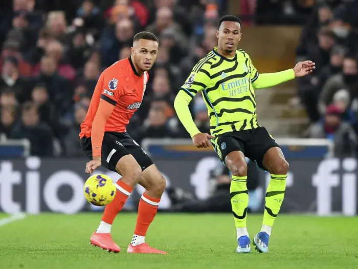 Framed Print : Arsenal's Gabriel Outmaneuvers Luton's Morris in Premier League Clash (Luton Town vs Arsenal 2023-24) Framed Print : Arsenal's Gabriel Outmaneuvers Luton's Morris in Premier League Clash (Luton Town vs Arsenal 2023-24)