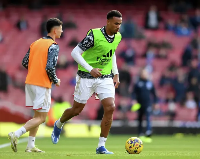 Framed Print : Arsenal's Gabriel Warming Up Ahead of Arsenal v Brighton & Hove Albion, Premier League 2023-24 Framed Print : Arsenal's Gabriel Warming Up Ahead of Arsenal v Brighton & Hove Albion, Premier League 2023-24