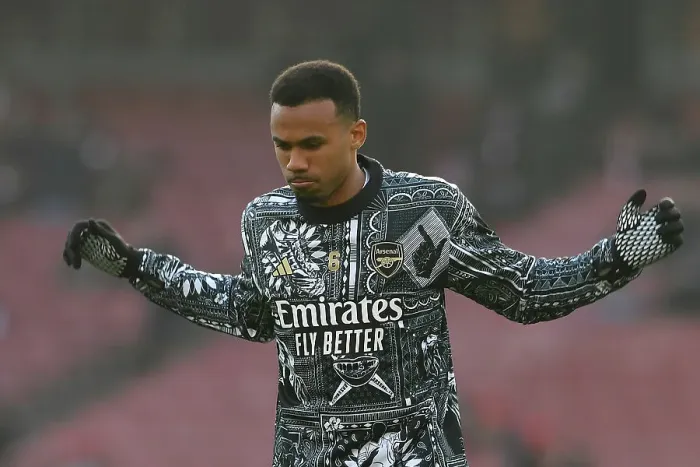Framed Print : Arsenal's Gabriel Warms Up Ahead of Arsenal v Wolverhampton Wanderers (2023-24)