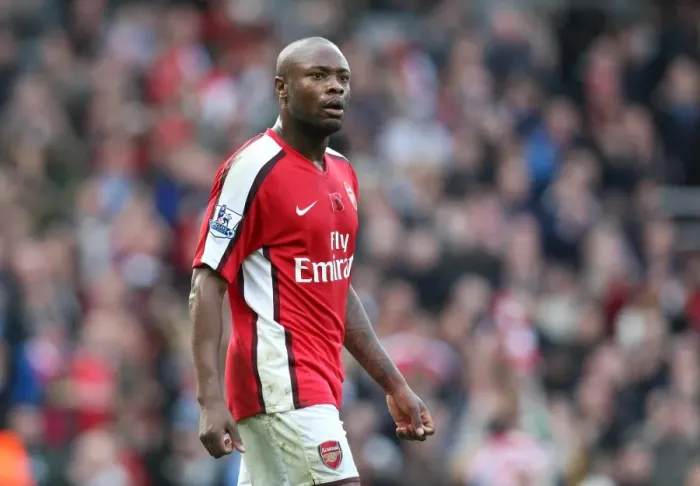 Framed Print : Arsenal's Gallas Secures 2-1 Victory Over Manchester United (8 / 11 / 08)