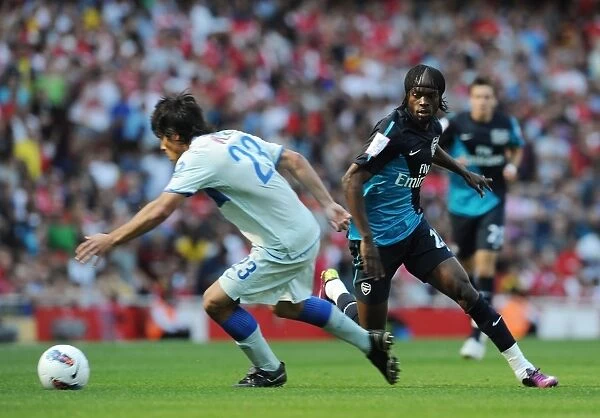 Arsenal's Gervinho Clashes with Boca Juniors Facundo Roncaglia during the Emirates Cup Match, 2011