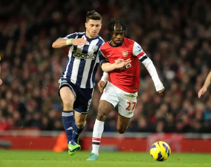 Framed Print : Arsenal's Gervinho Fouled by Shane Long in 2012-13 Premier League Clash Framed Print : Arsenal's Gervinho Fouled by Shane Long in 2012-13 Premier League Clash