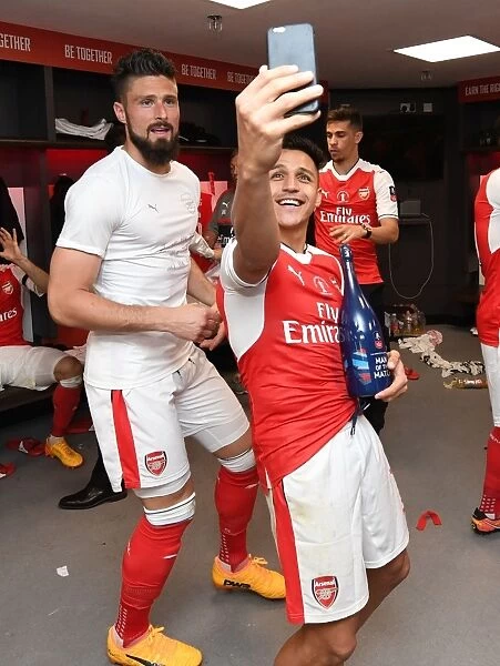 Arsenal's Giroud and Sanchez Celebrate FA Cup Victory over Chelsea