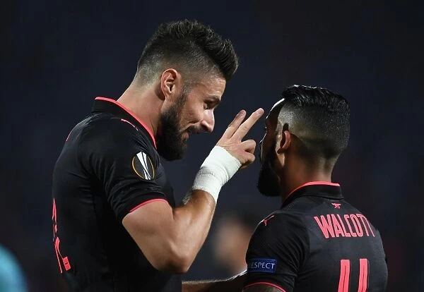 Arsenal's Giroud and Walcott in Action against Red Star Belgrade, Europa League 2017-18