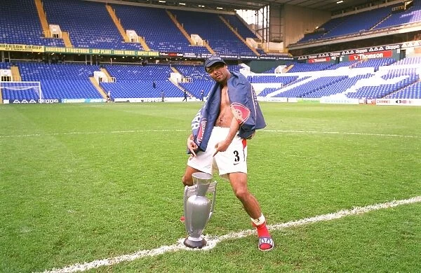 Arsenal's Glory: Cole's Triumph over Tottenham in the FA Premiership 2003-04
