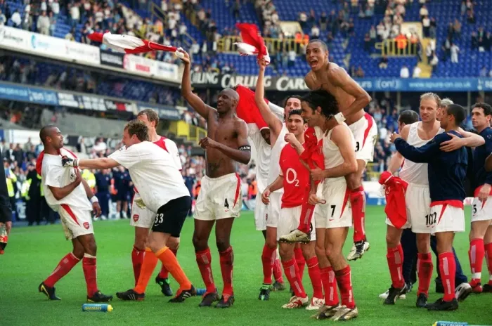Framed Print : Arsenal's Glory: Unforgettable Premier League Victory at White Hart Lane, 2004