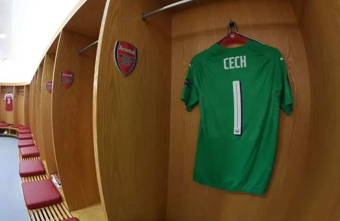 Framed Print : Arsenal's Empty Goalkeeper Jersey: Arsenal v Valencia, UEFA Europa League Semi-Final First Leg Framed Print : Arsenal's Empty Goalkeeper Jersey: Arsenal v Valencia, UEFA Europa League Semi-Final First Leg