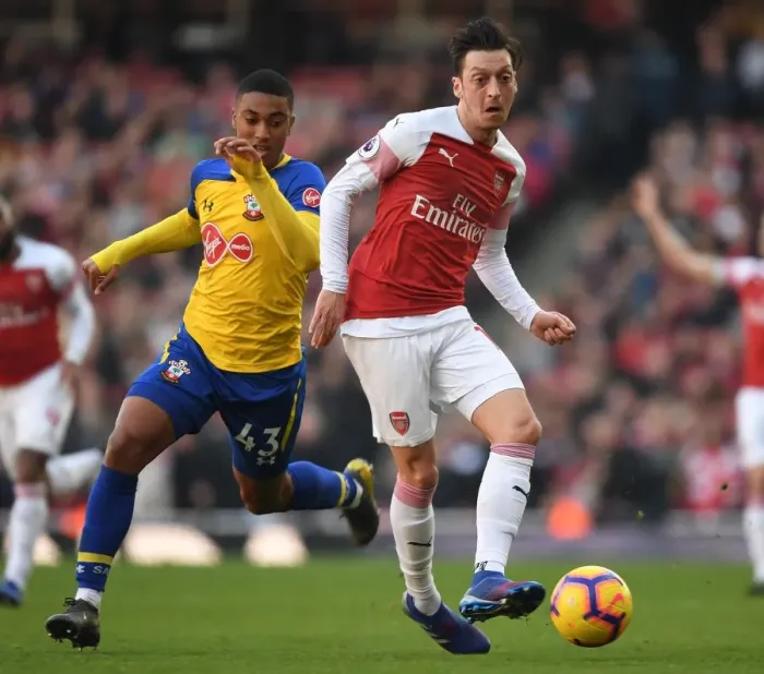 Framed Print : Arsenal's Granit Xhaka Outmaneuvers Southampton's Yan Valery in Premier League Clash Framed Print : Arsenal's Granit Xhaka Outmaneuvers Southampton's Yan Valery in Premier League Clash