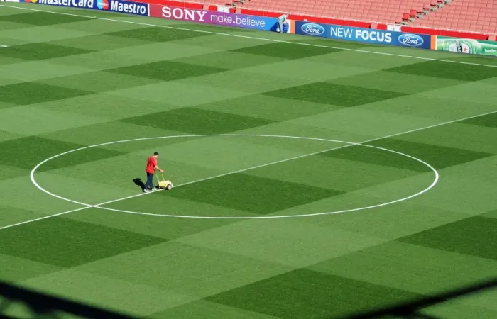 Framed Print : Arsenal's Groundsman Paul Ashcroft Prepares Emirates Pitch for Champions League Glory