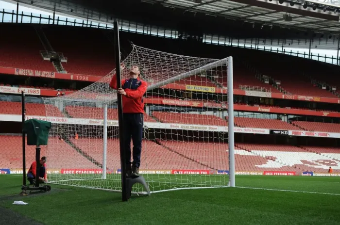 Framed Print : Arsenal's Groundsman Prepares the Emirates Pitch for Arsenal vs Bournemouth (2015-16) Framed Print : Arsenal's Groundsman Prepares the Emirates Pitch for Arsenal vs Bournemouth (2015-16)