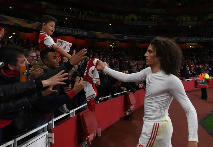 Framed Print : Arsenal's Guendouzi Delights Fan with Shirt Gift after Europa League Triumph