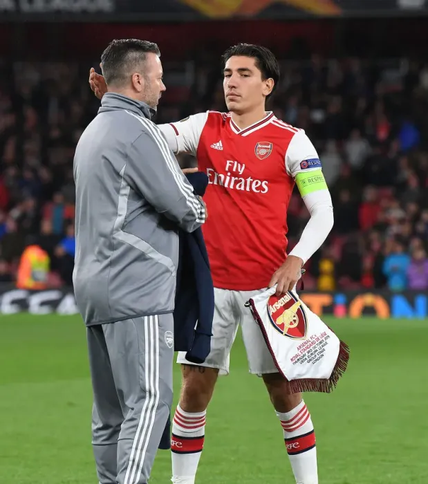 Framed Print : Arsenal's Heartwarming Reunion: Hector Bellerin and Kit Manager Paul Akers Embrace at Arsenal vs Standard Liege (UEFA Europa League 2019-20)