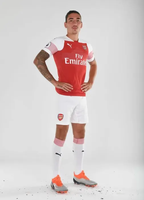 Framed Print : Arsenal's Hector Bellerin at 2018 / 19 First Team Photo Call Framed Print : Arsenal's Hector Bellerin at 2018 / 19 First Team Photo Call