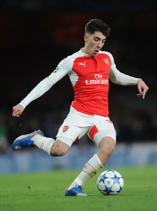 Framed Print : Arsenal's Hector Bellerin in Action against Dinamo Zagreb, 2015-16 UEFA Champions League