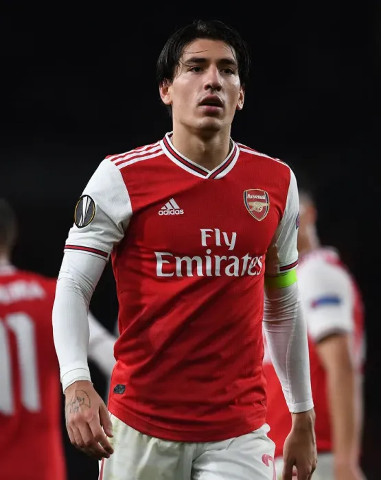 Framed Print : Arsenal's Hector Bellerin in Action during Europa League Match against Standard Liege Framed Print : Arsenal's Hector Bellerin in Action during Europa League Match against Standard Liege