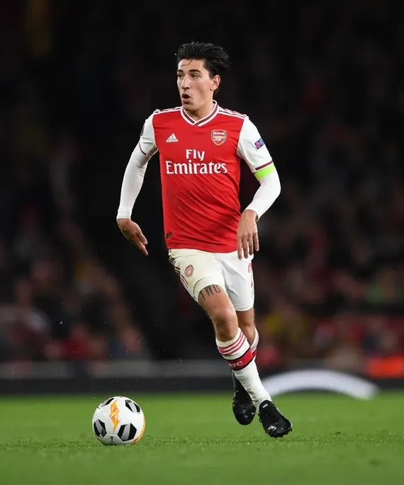 Framed Print : Arsenal's Hector Bellerin in Action during Europa League Match against Standard Liege