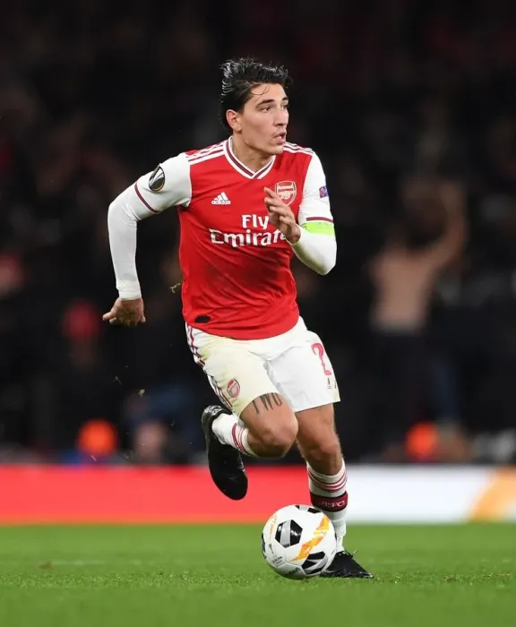 Framed Print : Arsenal's Hector Bellerin in Action during Europa League Match against Standard Liege Framed Print : Arsenal's Hector Bellerin in Action during Europa League Match against Standard Liege