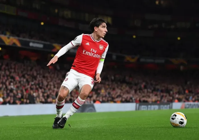 Framed Print : Arsenal's Hector Bellerin in Action during Europa League Match against Standard Liege Framed Print : Arsenal's Hector Bellerin in Action during Europa League Match against Standard Liege