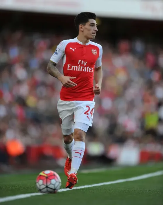 Framed Print : Arsenal's Hector Bellerin in Action Against Stoke City (2015-16)