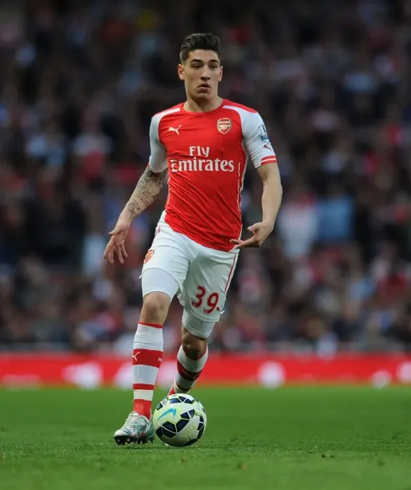 Framed Print : Arsenal's Hector Bellerin in Action Against Swansea City (2014 / 15)