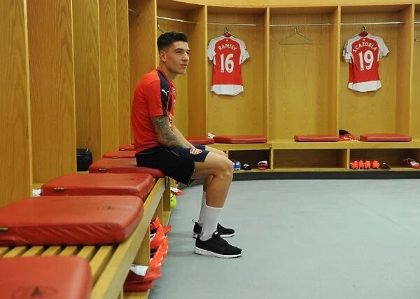 Arsenal's Hector Bellerin in the Changing Room - Arsenal vs West Ham United, Premier League, 2015-16