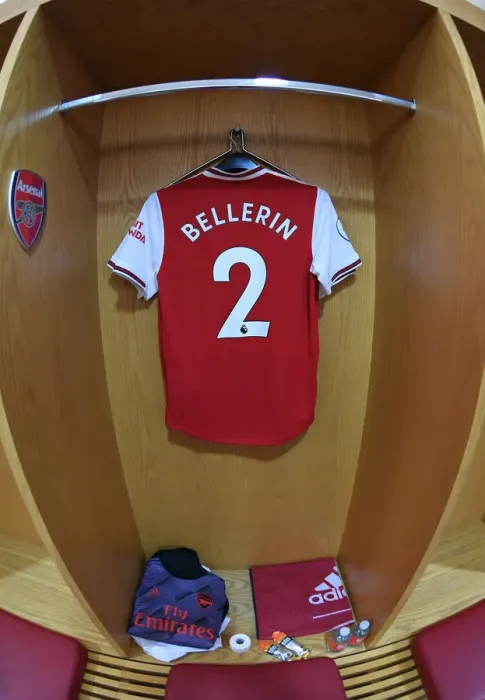 Framed Print : Arsenal's Hector Bellerin in the Changing Room Before Arsenal v Everton (2019-20) Framed Print : Arsenal's Hector Bellerin in the Changing Room Before Arsenal v Everton (2019-20)