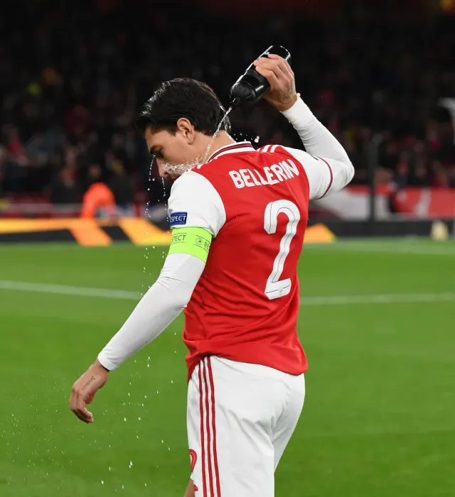 Framed Print : Arsenal's Hector Bellerin at Emirates Stadium: Arsenal vs Standard Liege, UEFA Europa League 2019-20 Framed Print : Arsenal's Hector Bellerin at Emirates Stadium: Arsenal vs Standard Liege, UEFA Europa League 2019-20