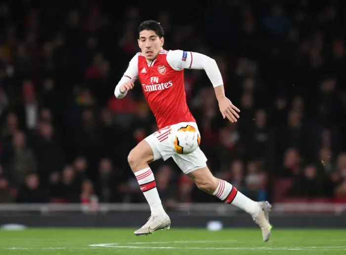 Framed Print : Arsenal's Hector Bellerin in Europa League Action vs Olympiacos at Emirates Stadium