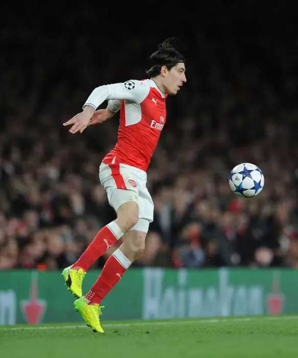 Framed Print : Arsenal's Hector Bellerin Faces Off Against Bayern Munich in Champions League Showdown