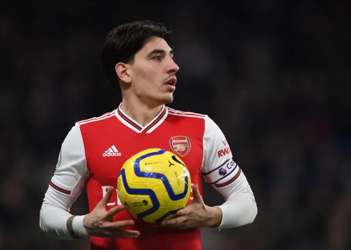 Framed Print : Arsenal's Hector Bellerin Faces Off Against Chelsea in Intense Premier League Showdown