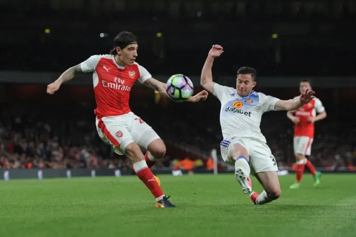 Framed Print : Arsenal's Hector Bellerin Faces Off Against Sunderland's Bryan Oviedo in Premier League Clash