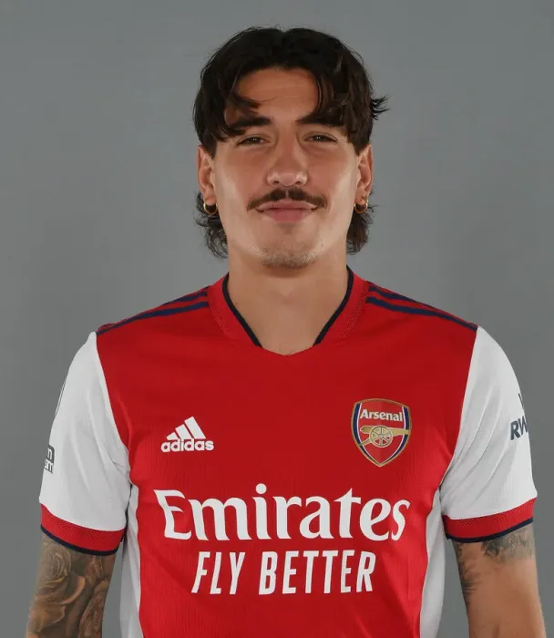 Framed Print : Arsenal's Hector Bellerin Gears Up for 2021-22 Season at London Colney Training Ground