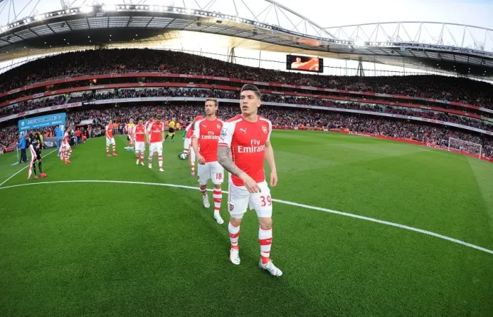 Framed Print : Arsenal's Hector Bellerin Gears Up for Swansea City Showdown in Premier League (2014 / 15) Framed Print : Arsenal's Hector Bellerin Gears Up for Swansea City Showdown in Premier League (2014 / 15)