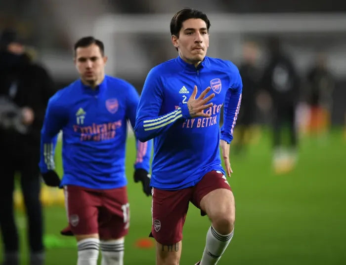 Framed Print : Arsenal's Hector Bellerin Gears Up for Wolverhampton Wanderers Clash in Premier League