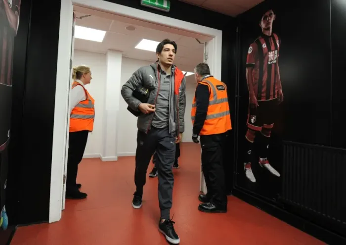 Framed Print : Arsenal's Hector Bellerin Heads to Vitality Stadium for AFC Bournemouth Clash (AFC Bournemouth v Arsenal, Premier League 2016-17) Framed Print : Arsenal's Hector Bellerin Heads to Vitality Stadium for AFC Bournemouth Clash (AFC Bournemouth v Arsenal, Premier League 2016-17)