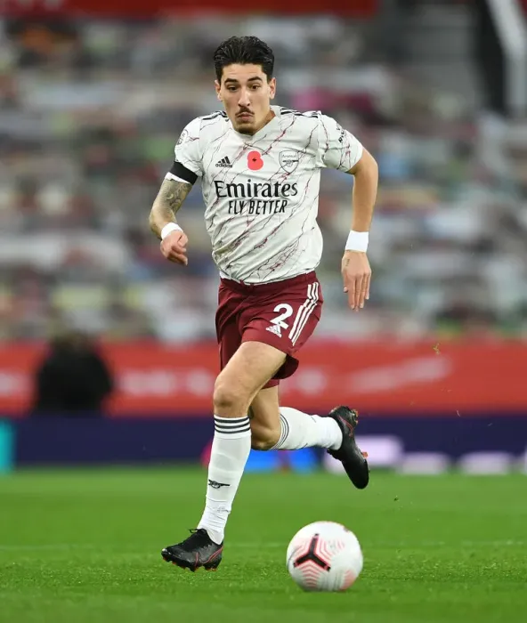 Framed Print : Arsenal's Hector Bellerin at Manchester United's Old Trafford: Premier League Clash Amidst COVID-19 Restrictions (2020-21)
