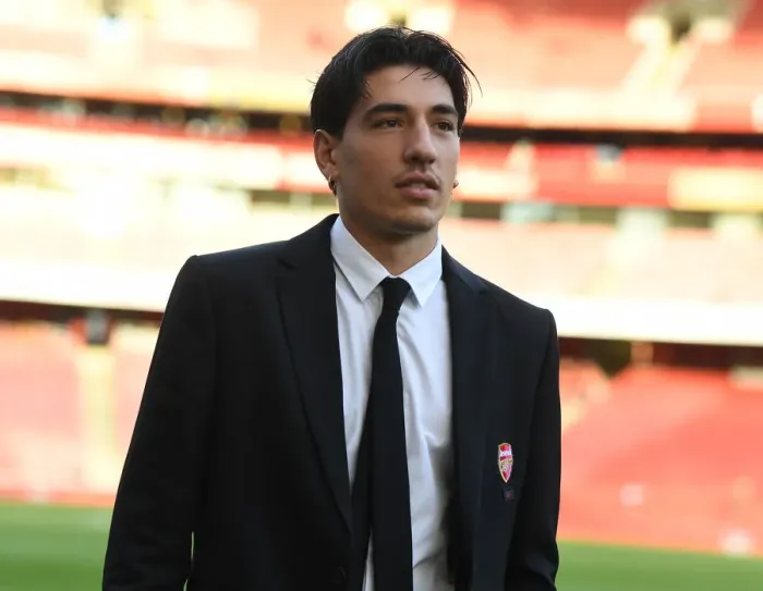 Framed Print : Arsenal's Hector Bellerin: Pre-Match Focus at Emirates Stadium (Arsenal v Crystal Palace, 2019-20) Framed Print : Arsenal's Hector Bellerin: Pre-Match Focus at Emirates Stadium (Arsenal v Crystal Palace, 2019-20)