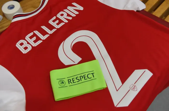 Framed Print : Arsenal's Hector Bellerin: Pre-Match Ritual as Captain (UEFA Europa League, 2019-20) Framed Print : Arsenal's Hector Bellerin: Pre-Match Ritual as Captain (UEFA Europa League, 2019-20)