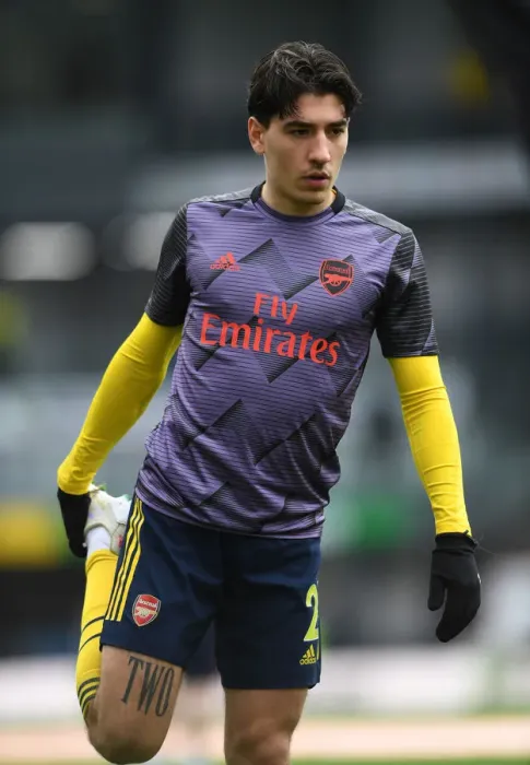 Framed Print : Arsenal's Hector Bellerin Prepares for Burnley Clash in Premier League (2019-20)