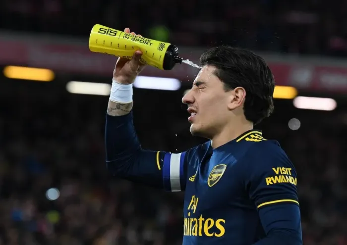 Framed Print : Arsenal's Hector Bellerin: Ready for Carabao Cup Showdown at Anfield Against Liverpool