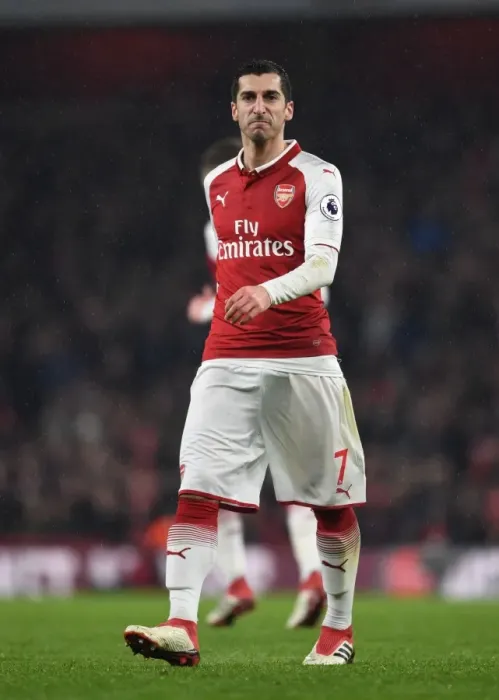 Framed Print : Arsenal's Henrikh Mkhitaryan in Action against Everton, Premier League 2017-18